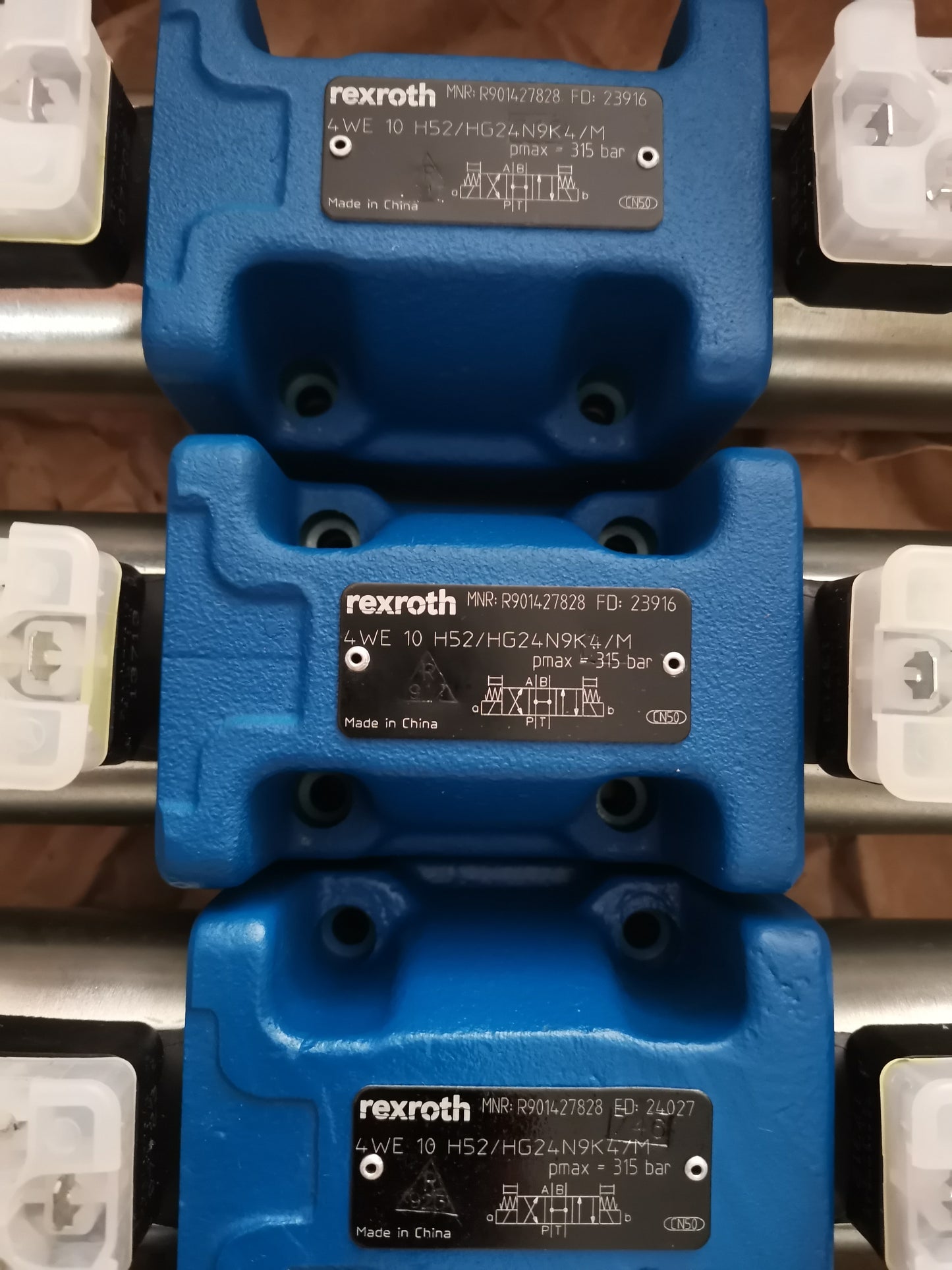 DIRECTIONAL SPOOL VALVE 4WE 10 H5X/HG24N9K4/M Bosch Rexroth R901427828 4WE10H5X/HG24N9K4/M