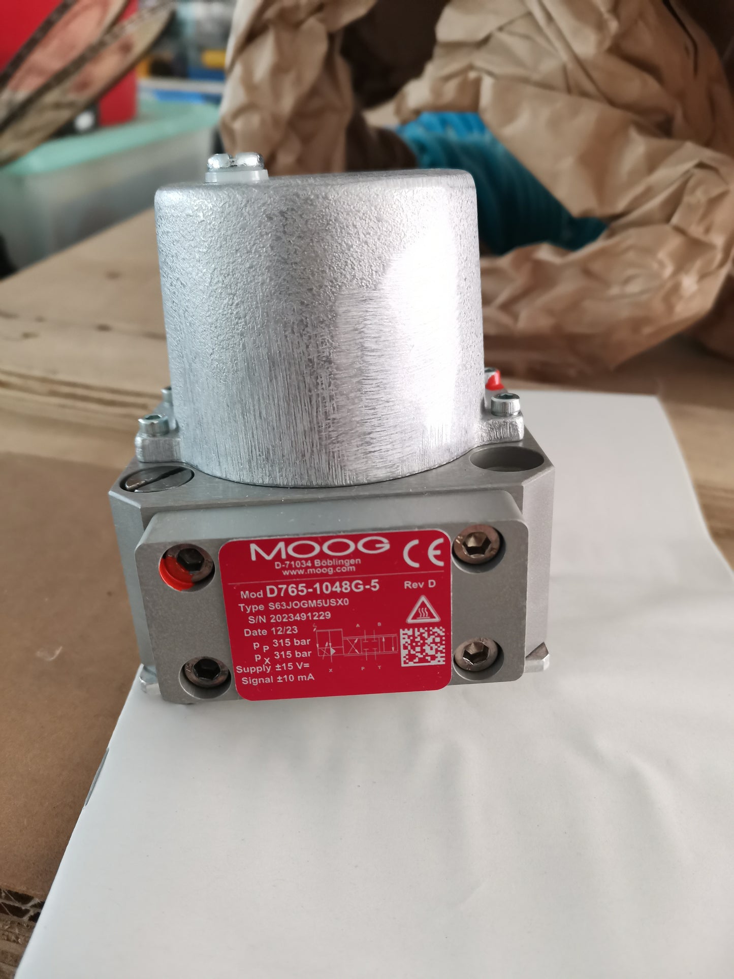 D765-1048G-5 moog Servovalves with integrated Electronics D765 Series ISO 10372 Size 04
