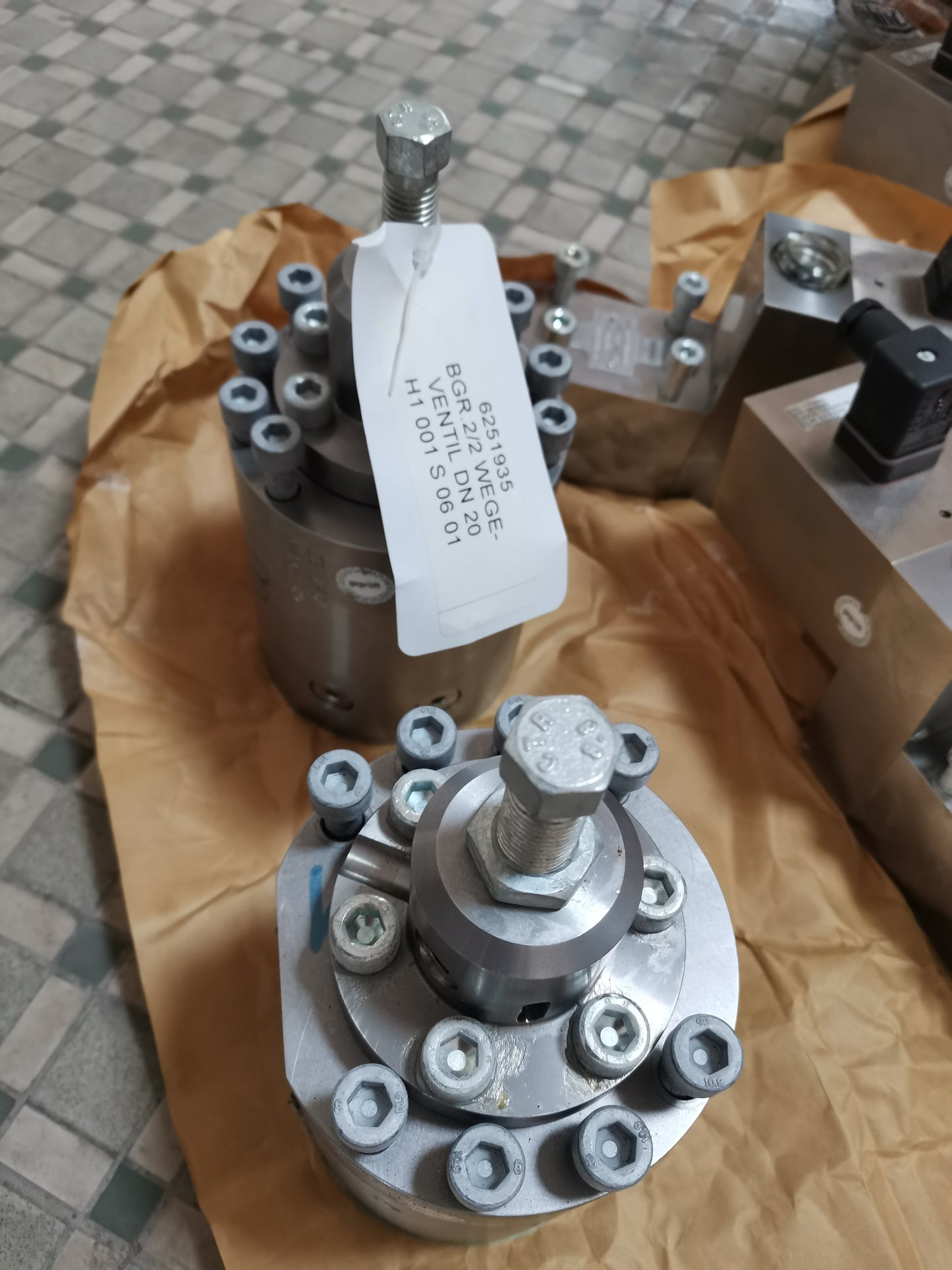 6251935  2/2-way valve C3 X, Y actuated, single stage pilot control DN20 PN320 hauhinco
