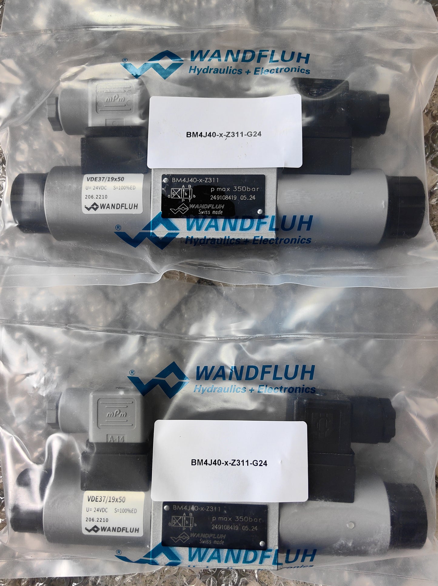 BM4J40-X-Z311-G24 Wandfluh. Direct operated solenoid spool valve with 4 connections in 5 cham- ber design. Spool detented or with spring reset.
