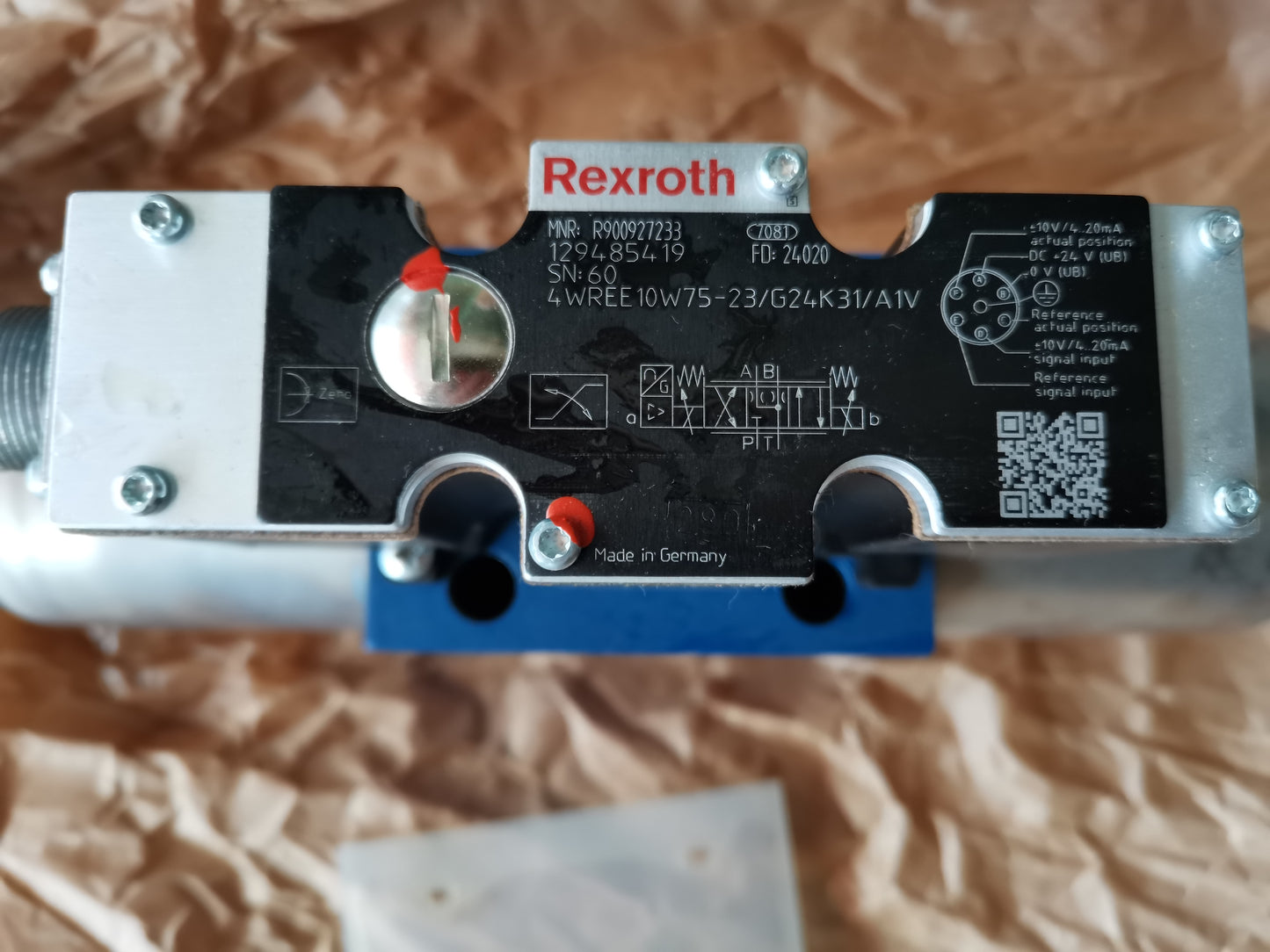 R900927233  Bosch Rexroth PROPORTIONAL DIRECTIONAL VALVE 4WREE10W75-2X/G24K31/A1V