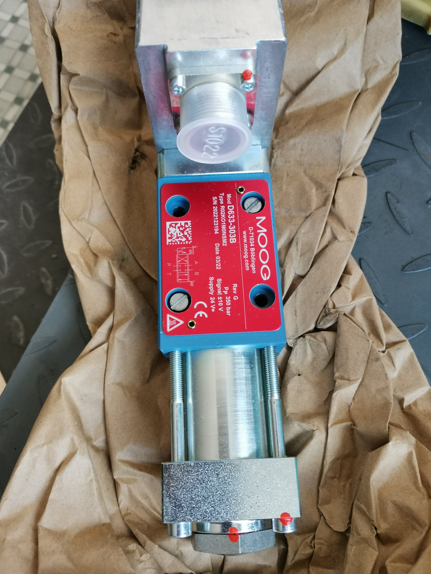 MOOG D633-303B  Series D633 and D634 - Direct Driven Valves (DDV) for flow control with analog interface