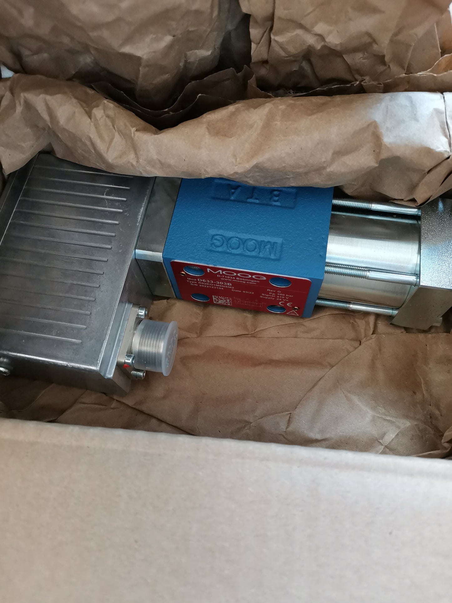 MOOG D633-303B  Series D633 and D634 - Direct Driven Valves (DDV) for flow control with analog interface